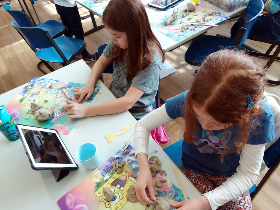 The Sindelfingen Campus transformed into a hands-on education-through-STEAM centre, with students inquiring into a mix of 19 STEAM-themed activities ranging from cooking science, to fencing, via Math-in-Art, to the national German competition SchülerExperimentieren. #STEAM