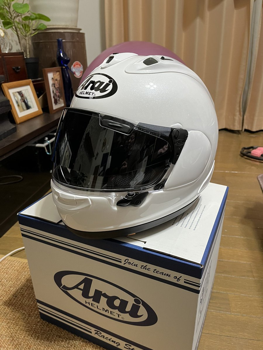 fuminpas's tweet photo. 茨木2りんかん
初 上 陸‼️
探してたヘルメットが有ったー🤩
買って貰ったー😆🙌
#Arai
#RX-7X
#Msize
#Araiあたま
S 被ってみたら、頭のテッペンが浮いちゃう😅
頭の鉢が張ってるんよね〜🤣💦
マスターは¥28,800-のジャケット¥9,800-で買えてラッキー🤩
#茨木2りんかん https://t.co/1rOzbSkhF7