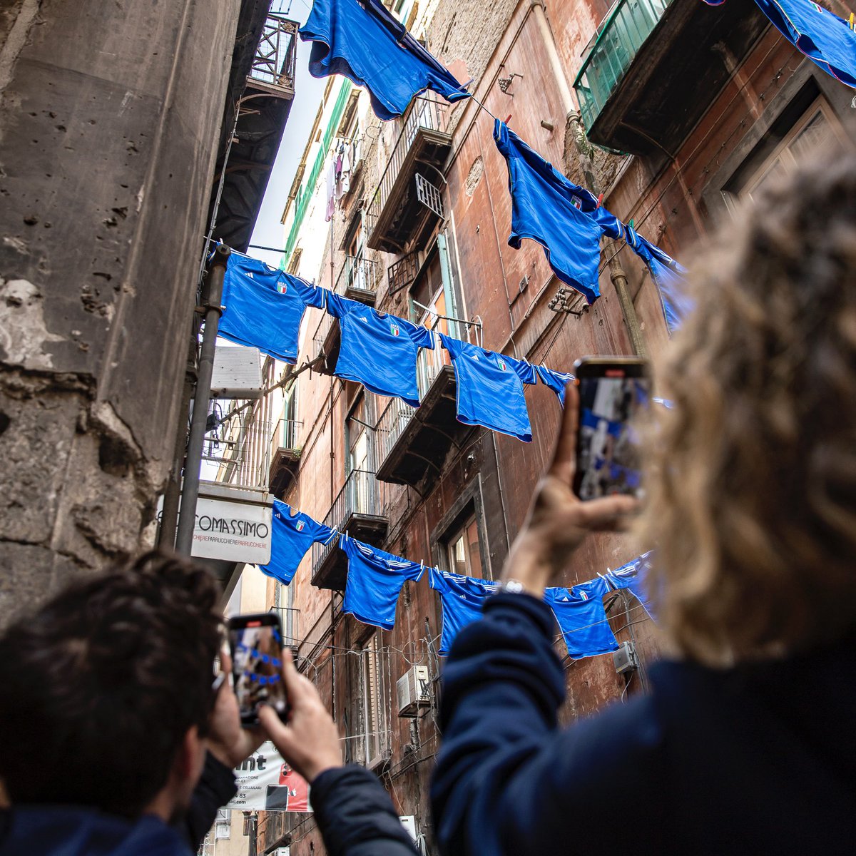 adidasfootball's tweet photo. Napoli looks ready 🇮🇹

first game in the /// 🇮🇹

veni, vidi, @adidas 🇮🇹 https://t.co/NUBxwcNipC