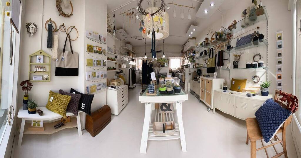 R E A L I T Y

#marchmeetthemaker | day 23

the reality is a list of opposites;
feast &amp; famine, 
busy &amp; quiet,
up &amp; down, 
good &amp; bad, 
clean &amp; tidy or a frightful tip!

hopefully the retail half of my studio is full &amp; interesting enough to distract cust… instagr.am/p/CqIh0t9tHuu/