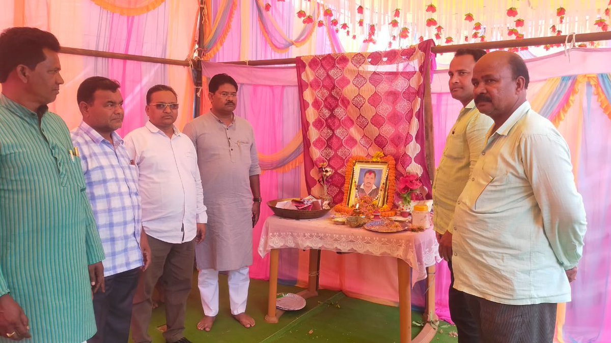 sdpuspendra's tweet photo. On the tenth day of rituals met the bereaved family of late Gauntia of Gadiajore Shri Mitrabhanu Gauntia. 
His simpleness and leadership qualities will always guide us to do better for Gadiajore and its people. 🙏🙏🙏 https://t.co/DWVZOevRGq