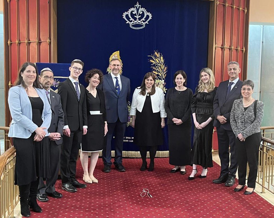 TzipiHotovely's tweet photo. It was an honour to join the late Ambassador Shlomo Argov's family at a ceremony to mark his incredible life &amp; legacy at @Kinloss_US, the place he married his beloved wife, Hava.

Thanks to @RabbiJLawrence &amp; his kehilla for helping us remember one of #Israel’s greatest diplomats. https://t.co/W0MzikzT6b