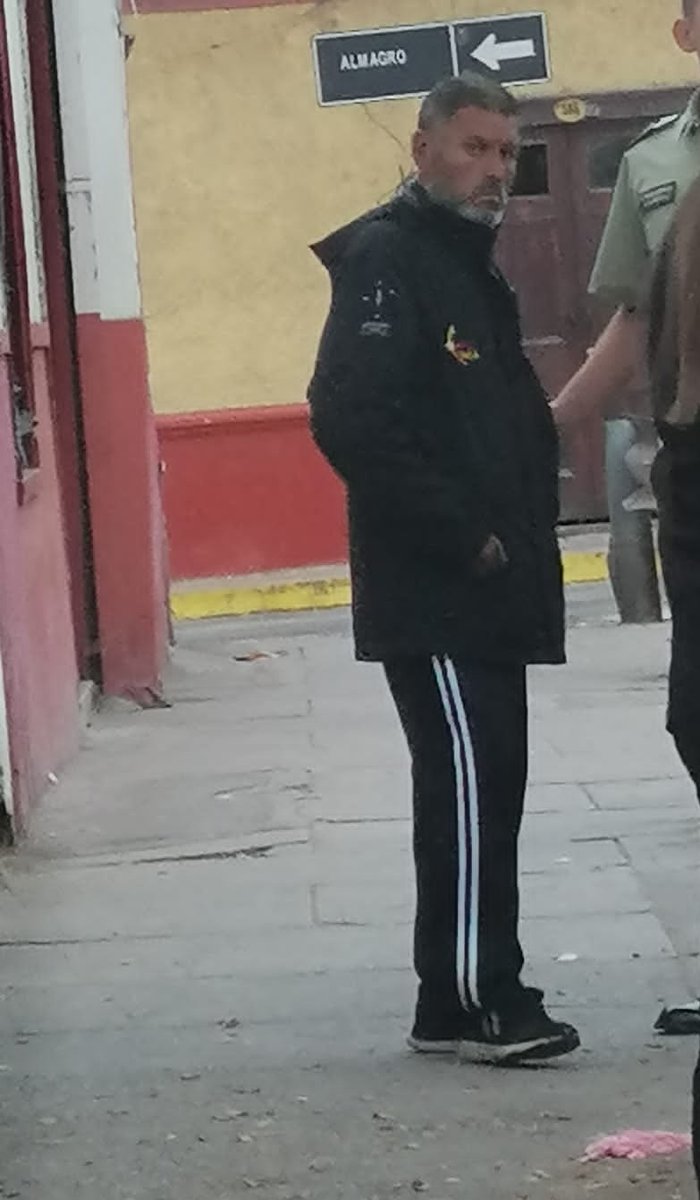 Atención #LaSerena
Este es un agresor, hoy acosó y golpeó a mi hermana en la calle Colón con O'Higgins . No es primera vez que hace lo mismo y lo sueltan por ser indigente 

<a href="/LaSerenaOnline/">LaSerenaOnline</a> <a href="/jacob_LaSerena/">Roberto Jacob Jure</a> 
#Agresor #acosador
¡Las autoridades deben hacer algo!

Pido su Rt