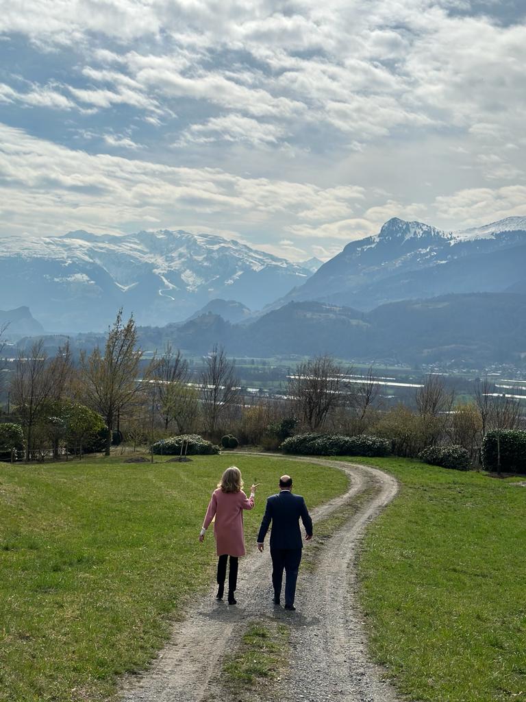 JamesWSquire's tweet photo. I am honoured to have planted an English Oak in Vaduz Castle 🇱🇮 with The Hereditary Princess, as part of the @QGCanopy 🇬🇧

Her Late Majesty visited Liechtenstein in 1980 and enjoyed many happy memories of her time with the Princely family.

#GREATVisits @UKEmbassyBerne https://t.co/Zwid9IijOe