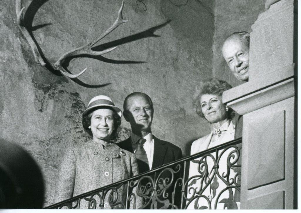 JamesWSquire's tweet photo. I am honoured to have planted an English Oak in Vaduz Castle 🇱🇮 with The Hereditary Princess, as part of the @QGCanopy 🇬🇧

Her Late Majesty visited Liechtenstein in 1980 and enjoyed many happy memories of her time with the Princely family.

#GREATVisits @UKEmbassyBerne https://t.co/Zwid9IijOe