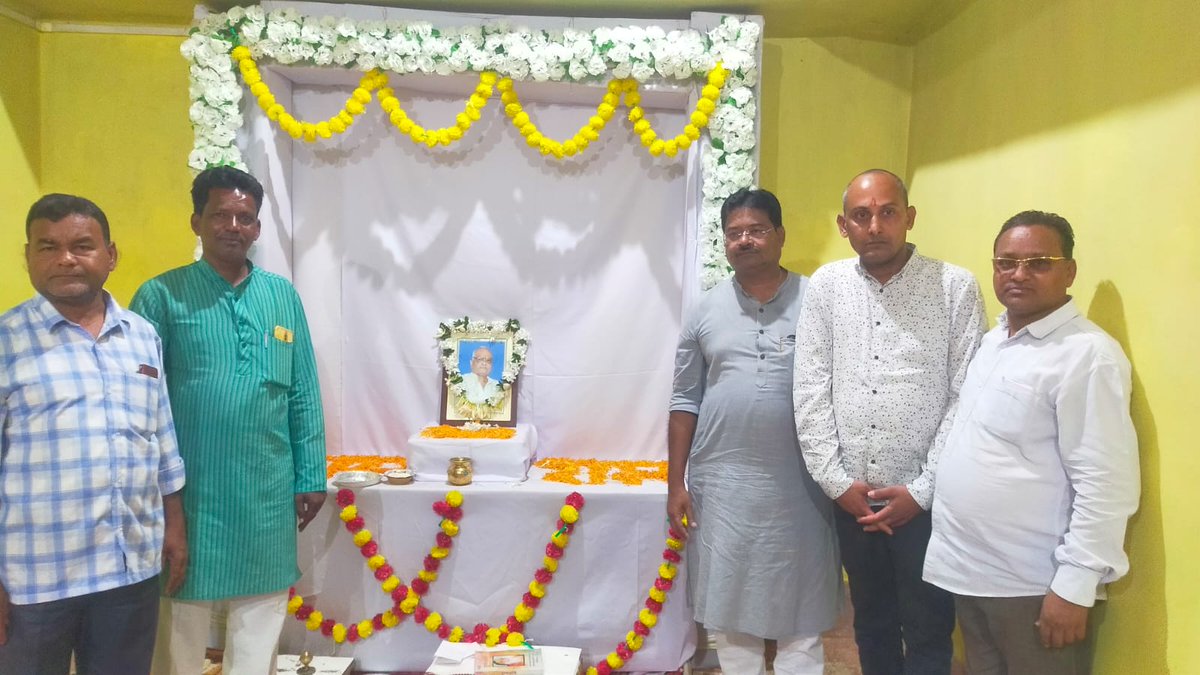 sdpuspendra's tweet photo. Late Guru Prasad Agrawal was a elder figure to me, always encouraging with a smiling face. His departure is a huge loss to me personally and to our @bjd_odisha family. 

Met with bereaved family on the twelfth day. I know Guru babu blessing us from above. 🙏🙏🙏 https://t.co/8vpgeUBmaR