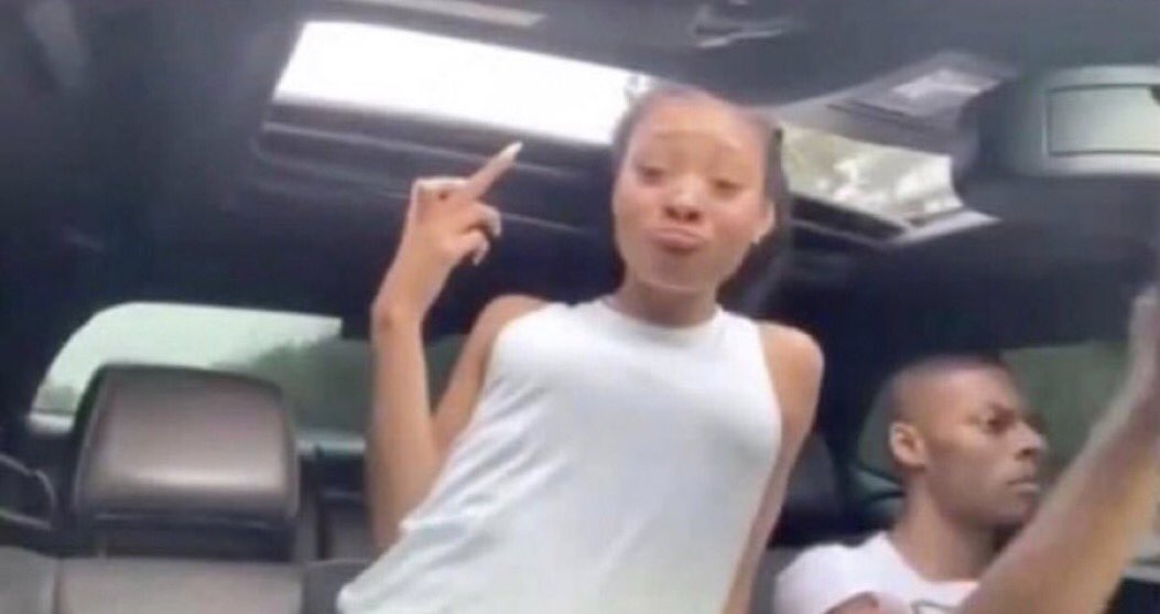 idek_tb's tweet photo. When you invite her to run errands with you https://t.co/fPwfIUCvLP