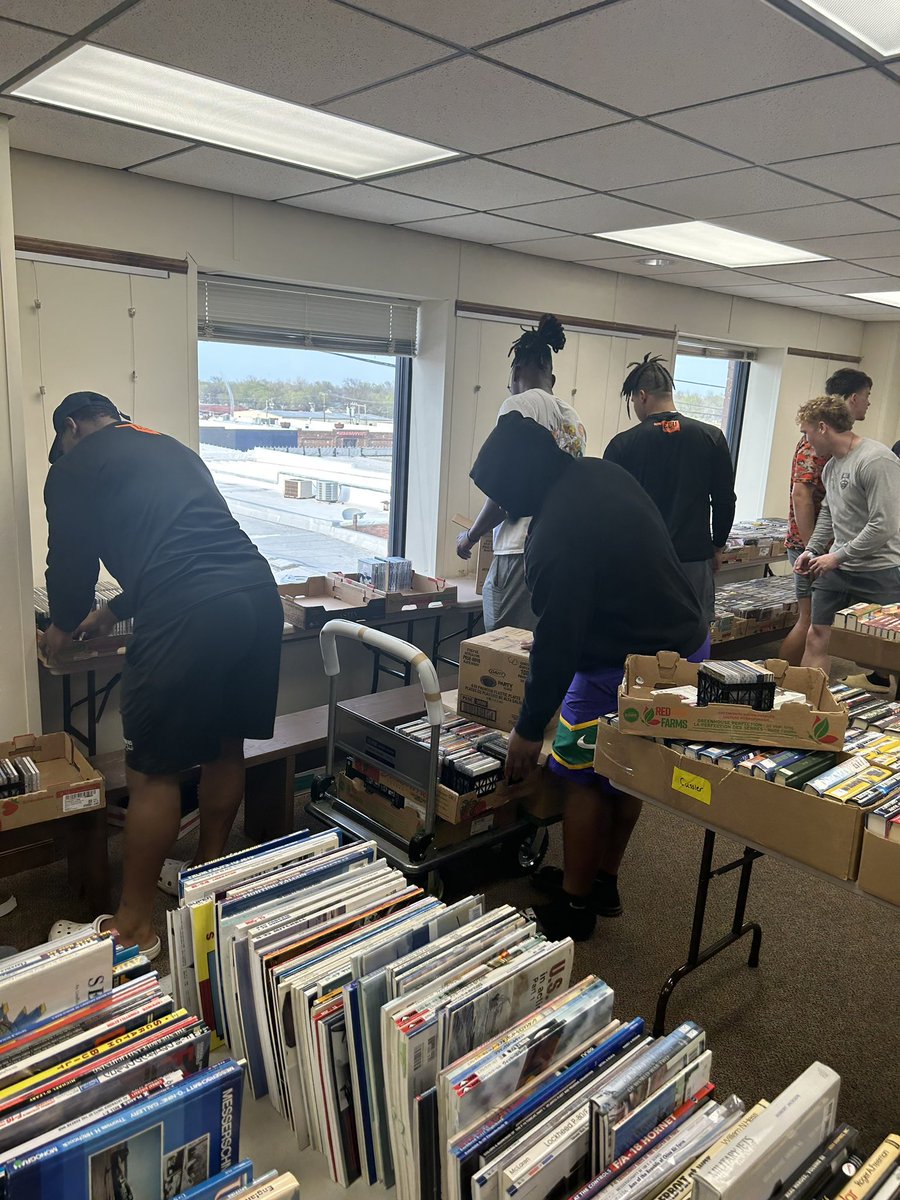 Huge thanks to our Defensive Line and Tight Ends for giving their time to serve our local community. A huge thanks also goes to the Ada Public library for feeding our young men! #BeTheStandard