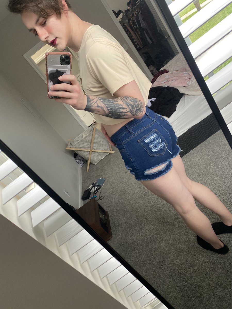 abysshole1's tweet photo. I’m ready for my hot girl summer…are you?
#trans #mtf #lgbt #nsfw #fashion https://t.co/GomFpt0zLC