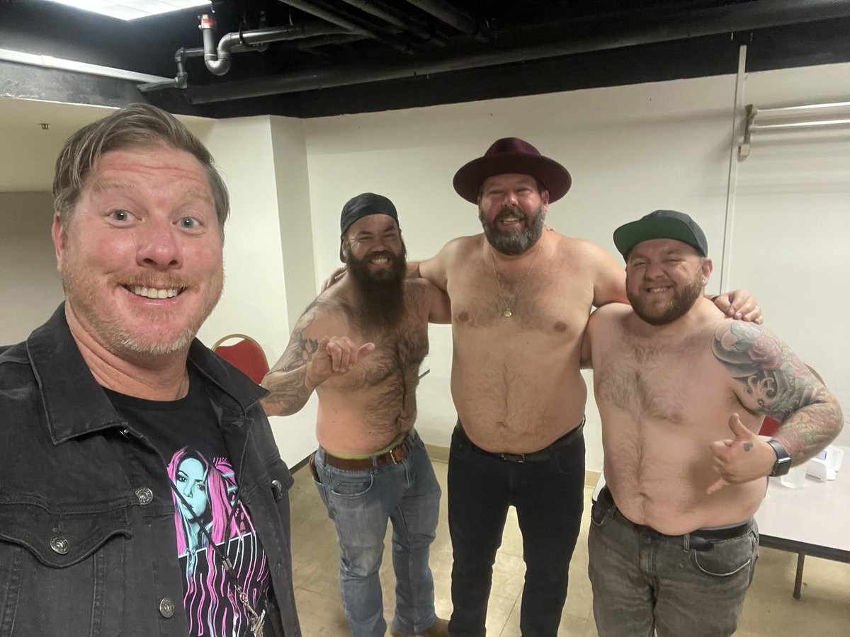 Midnight_thinkr's tweet photo. @bertkreischer Boom TopsOff https://t.co/tu76Dd1J3G