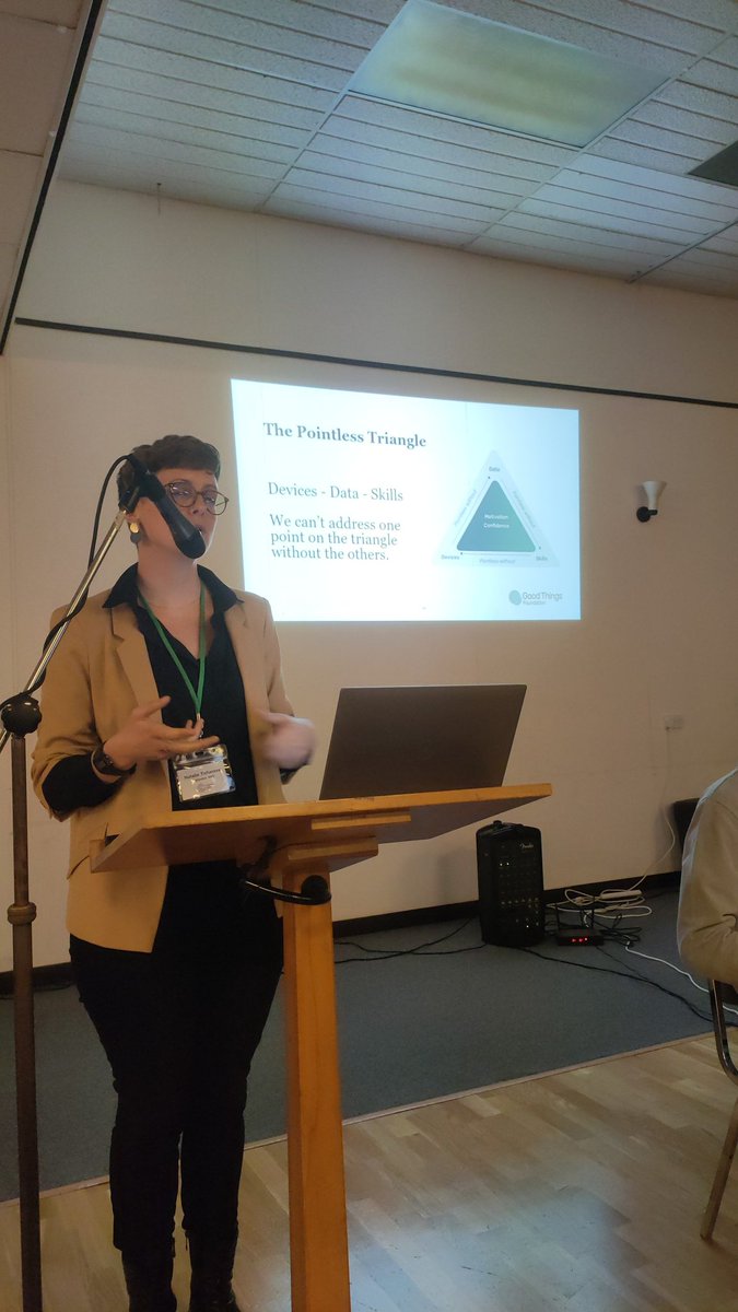 Lovely example of thinking about digital exclusion - the pointless triangle! <a href="/digibrum/">Digital Birmingham</a> <a href="/BhamCityCouncil/">Birmingham City Council</a> <a href="/DigitalNNS/">Digital NNS</a> #joiningthedots