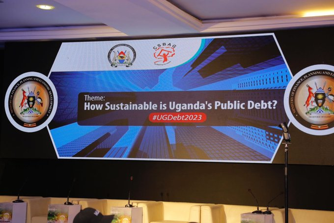 hafswa_nalwoga's tweet photo. Today 23rd Mar 2023: @mofpedU organized the inaugural debt & development policy. The Debt Sustainability Analysis Report published annualy jointly with @IMFNews & @WorldBank
shows that Uganda's debt is sustainable & is projected to reduce in the medium term. #UGDebt23 https://t.co/nLGfIhNGuO