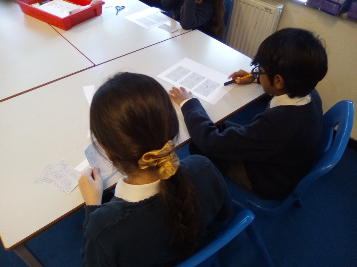 smsm_year5's tweet photo. 5G are learning and creating their own flat-file database. #smsmcomputing https://t.co/qc6oA8qFE8