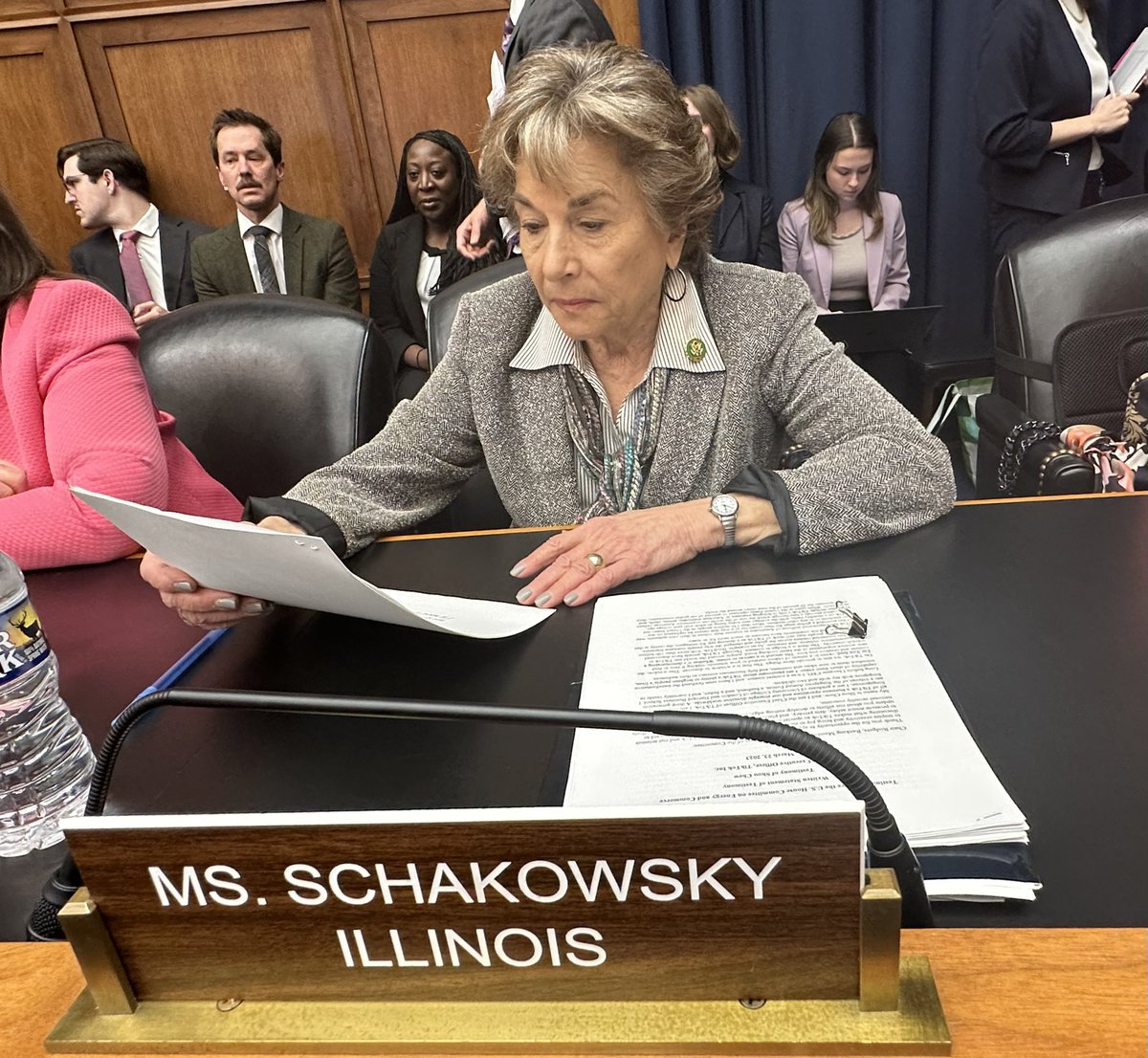 Jan Schakowsky tweet media