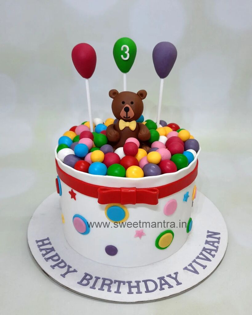 Colorful cake for Vivaan's 3rd b'day
.
.
.
#balls #balloons #3rdbirthday #colorfulcake #kidsbirthday #teddy #cakeartist #sugarart #fondantcake #customisedcake #sweetmantrapune instagr.am/p/CqIj9JAIOoW/