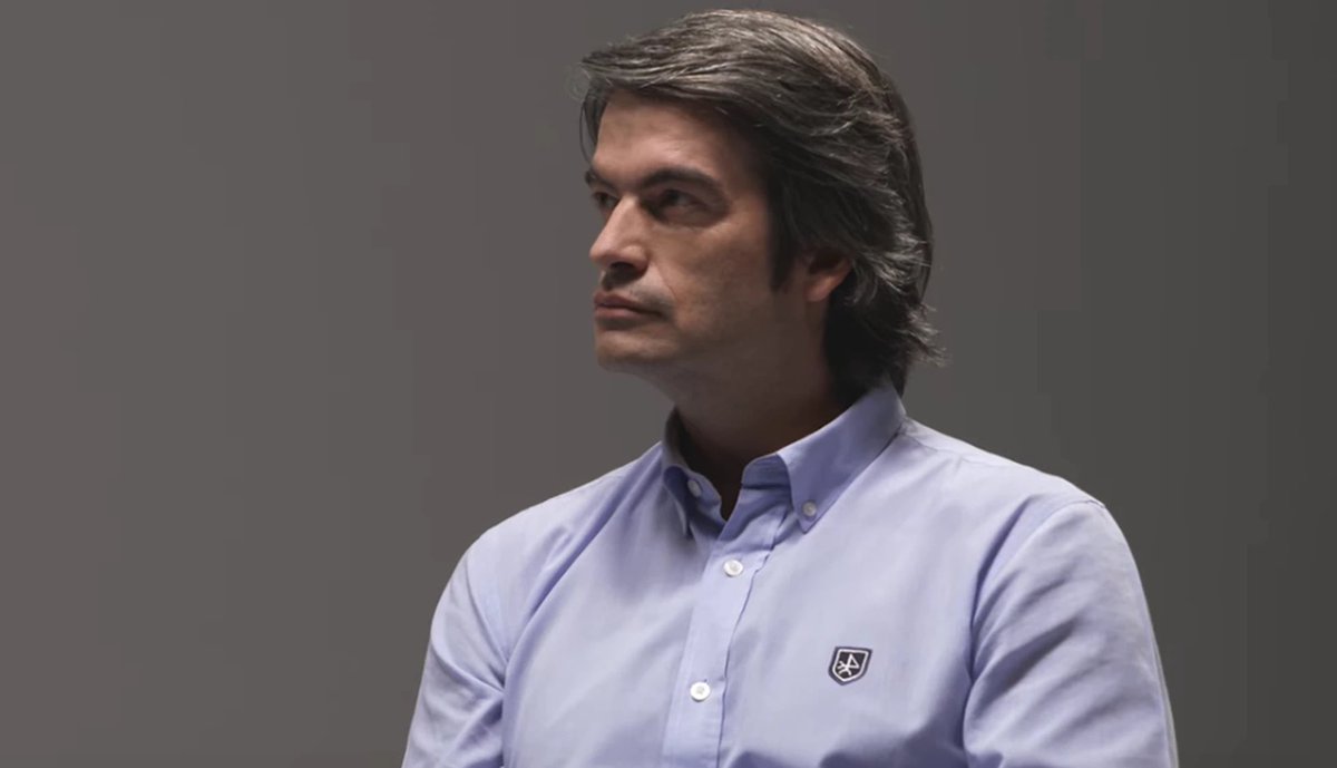 FonsiLoaiza's tweet photo. Se llama Carlos Mur, era alto cargo de Ayuso y firmó el 'protocolo de la vergüenza' que impedía derivar a hospitales a los ancianos de residencias en Madrid. Murieron 7.000 sin ser atendidos. Hoy ha declarado ante el juez que contó con el visto bueno del gobierno del PP de Ayuso. https://t.co/ii0Q1krdCn