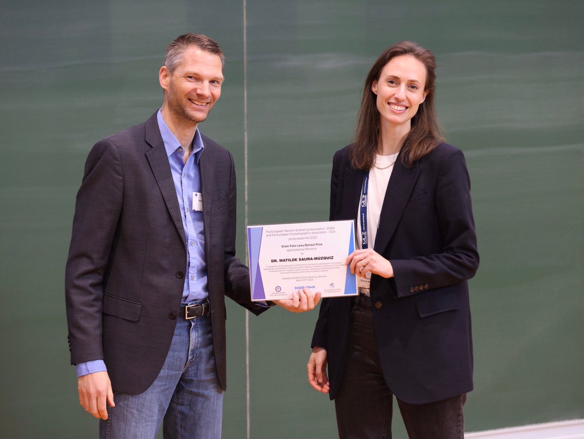 mlz_garching's tweet photo. This year's laureate of the "Erwin Felix Lewy Bertaut Prize" is Matilde Saura-Múzquiz (currently at the University of Madrid) for her early career work on #magnetic and non-magnetic complex oxide structures.

@ECA_social @NeutronsENSA #ECNS2023 

📷 Bernhard Ludewig, FRMII/TUM https://t.co/v8gxRAWbJy