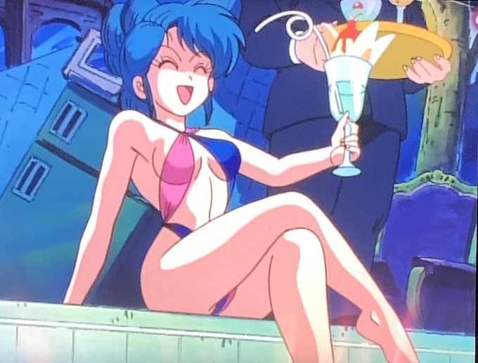 ワイの好きなキャラ、こういう水着着がち
よく見るとちょっと違う 