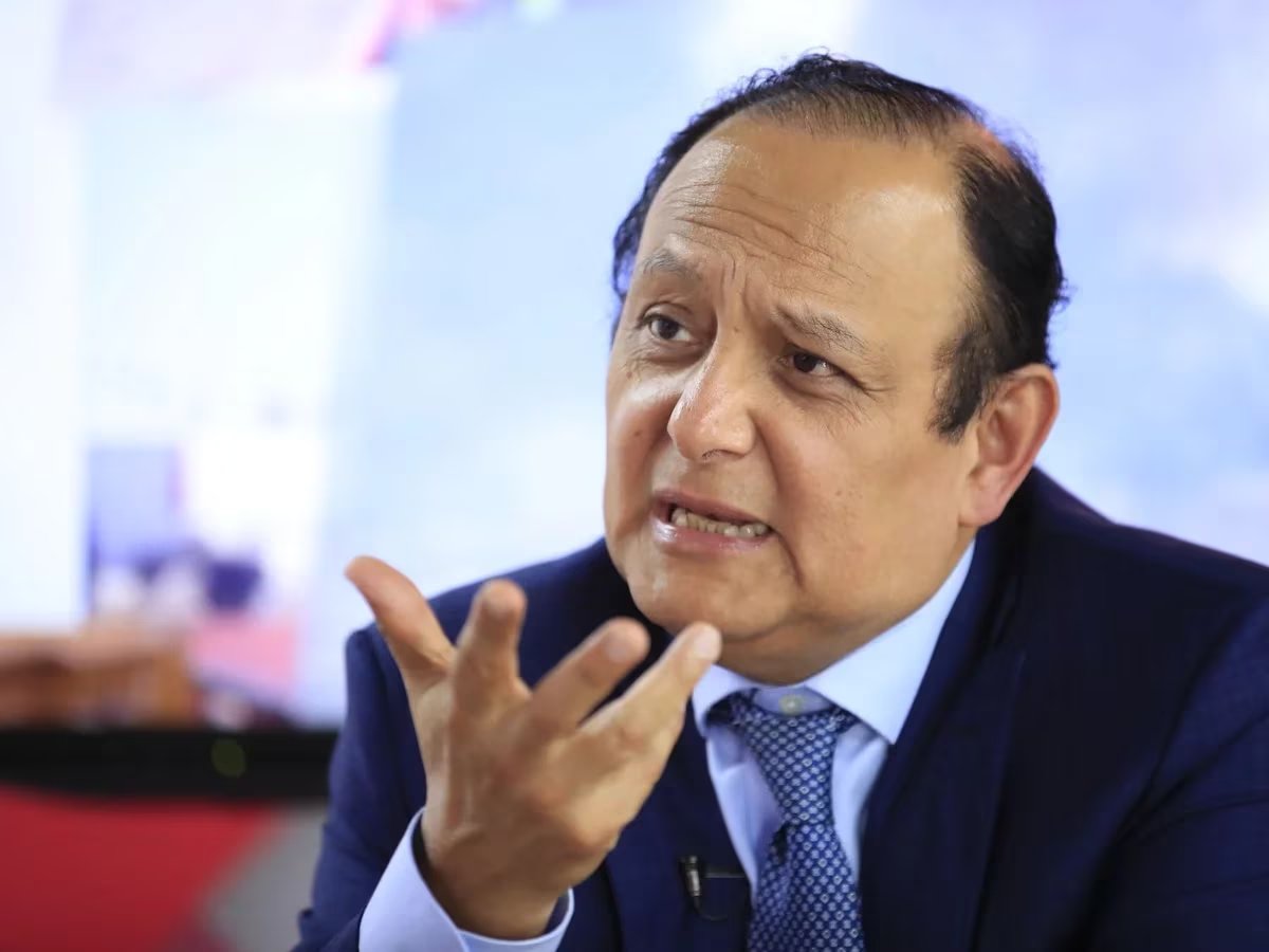 🚨#LOÚLTIMO | El Gobierno de Dina Boluarte, a través del Ministerio de Relaciones Exteriores, nombró a Walter Gutiérrez Camacho, ex defensor del Pueblo, como embajador extraordinario y plenipotenciario en el Reino de España.