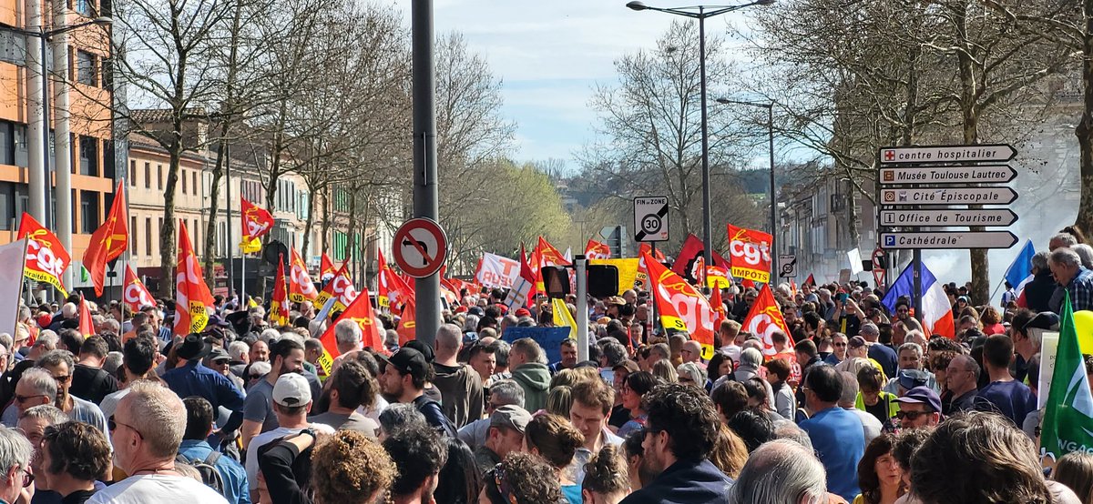 vitalastar's tweet photo. #Albi y a beaucoup monde environ (à 10 près) #Greve23Mars #NonALaReformeDesRetraites #tarn #CGT https://t.co/VOAQAHunBx