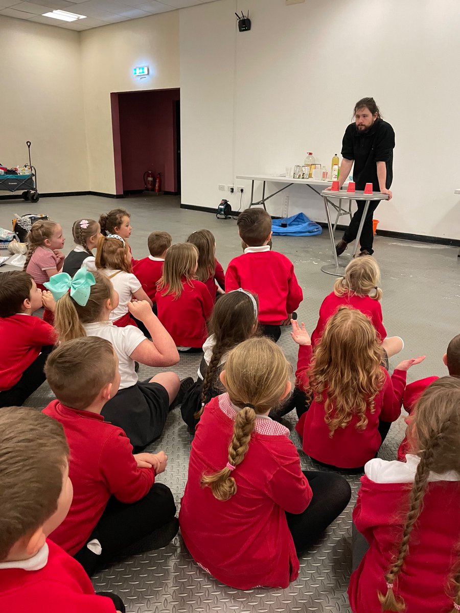 Hazel_Yacademy's tweet photo. Slimy stuff workshop! 👩‍🔬👨‍🔬 https://t.co/CkbAGmqMEL