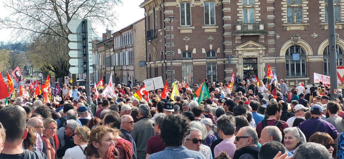 vitalastar's tweet photo. #Albi y a beaucoup monde environ (à 10 près) #Greve23Mars #NonALaReformeDesRetraites #tarn #CGT https://t.co/VOAQAHunBx