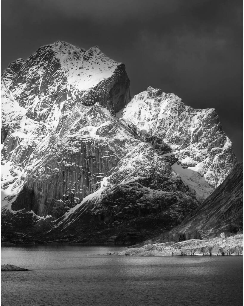 TimFPindar's tweet photo. Lofoten light. 
.
.
NiSi landscape CPL
.
 #timpindarphotography #canon #canonglobal 
#mycanon #nisiuk #lofotenislands #lofoten #bnwlandscape #bnwlandscapephotography #bnwmountains https://t.co/GYO2ayMu4B https://t.co/m6zWMSFLI4