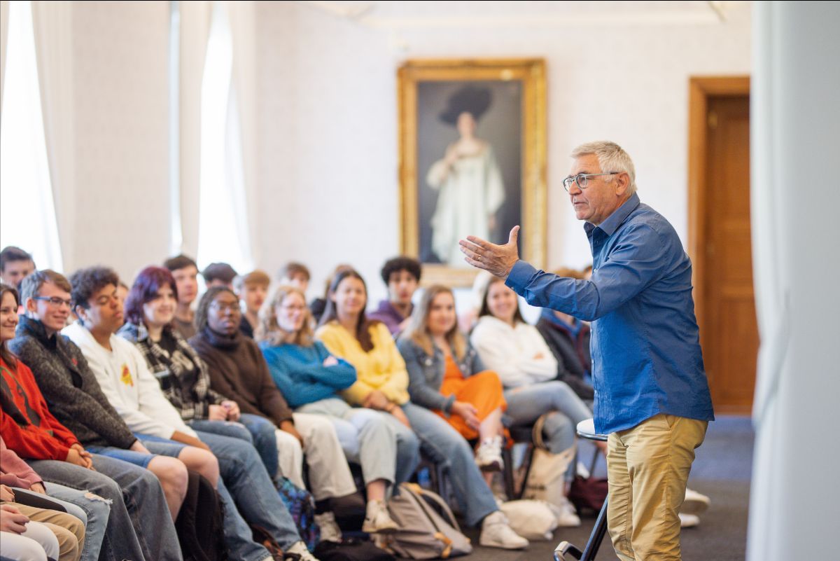 Storytelling en onderwijs zijn perfecte partners, weten ze bij het International Storytelling Festival in Alden Biesen. Lees over het festival, onze cursussen daar en meer over storytelling en leren in onze nieuwsbrief van maart - mailchi.mp/1e19fcc54dc8/s…