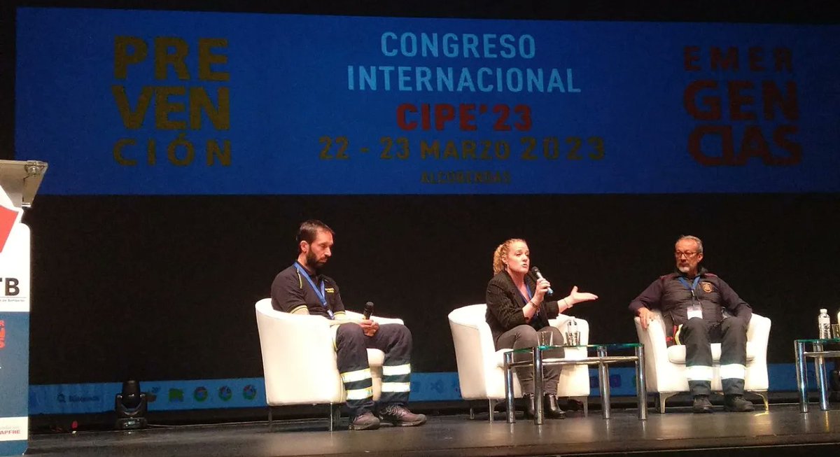 NataliaLorenzoR's tweet photo. No puedo estar más agradecida a la @APTBBomberos por seguir apostando y dando importancia a la Psicología de Emergencias.
Gracias por invitarme al #CIPE23.
Sois maravillosos 💕❤️
#YoApoyoPsicologíaDeEmergencias https://t.co/CU0ahyzk2p