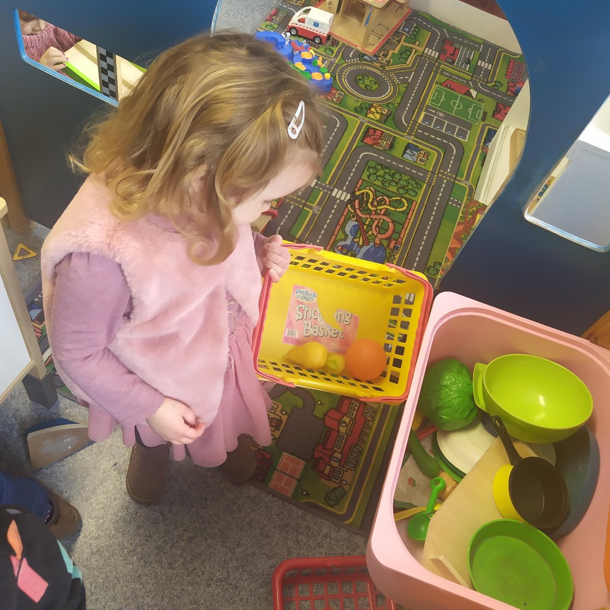 ISFWaterloo's tweet photo. Activities in preschool around food. Shopkeeper games to learn new vocabulary! 😍
#isfwaterloo #isf #isfcommunity #schoolofvalues #schoolwithamission #internationalschool #britishcurriculum #funactivitiesinclass #funactivitiesforchildren https://t.co/o9K9wOuUhN
