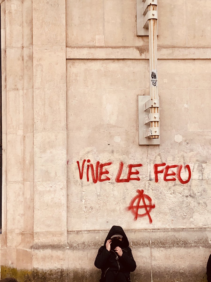 PapaJim81's tweet photo. #Lyon #retraites #vivelefeu https://t.co/6O6gTaSFMY