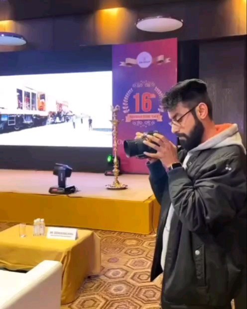 Delmumfilms's tweet photo. “THE PAINTER CONSTRUCTS, THE PHOTOGRAPHER DISCLOSES.”
#srb #srbgroup #srbcommunity #srbconstructions #srbcompany

#productshoot #photography #corporateshoot #corporatefilm #corporate #delmumproduction #delmum #productionhouse #production #shootindelhi #videoproduction #Bollywood https://t.co/oP3TLtK7kN