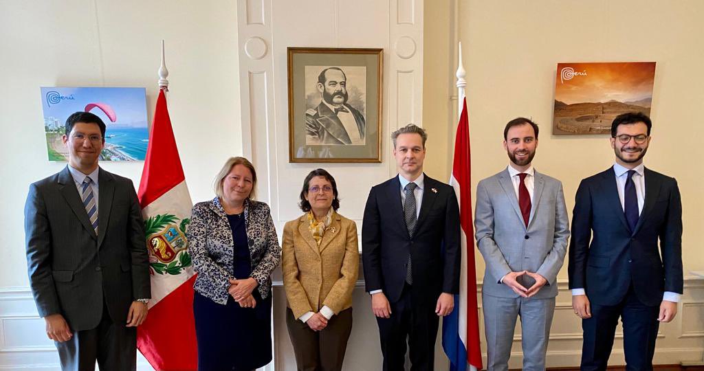 NLintvelt's tweet photo. Fue un gran gusto reunirme con mis apreciados homólogos, los Embajadores del Perú, Bolivia y Ecuador, en los Países Bajos. Dialogamos sobre los avances de nuestra agenda bilateral. https://t.co/cK8PRglwEm
