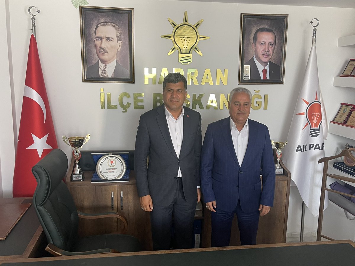 ArsanAslan's tweet photo. 📍Viranşehir 
📍Ceylanpınar 
📍Akçakale 
📍harran 
📍Eyyübiye
AK Parti ilçe başkanlarımızı makamında ziyaret ettik.
İlgi ve alakalarından dolayı teşekkür ederiz. https://t.co/lWSdMGqMMi