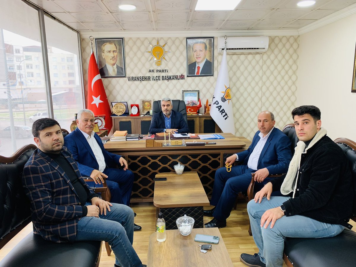 ArsanAslan's tweet photo. 📍Viranşehir 
📍Ceylanpınar 
📍Akçakale 
📍harran 
📍Eyyübiye
AK Parti ilçe başkanlarımızı makamında ziyaret ettik.
İlgi ve alakalarından dolayı teşekkür ederiz. https://t.co/lWSdMGqMMi