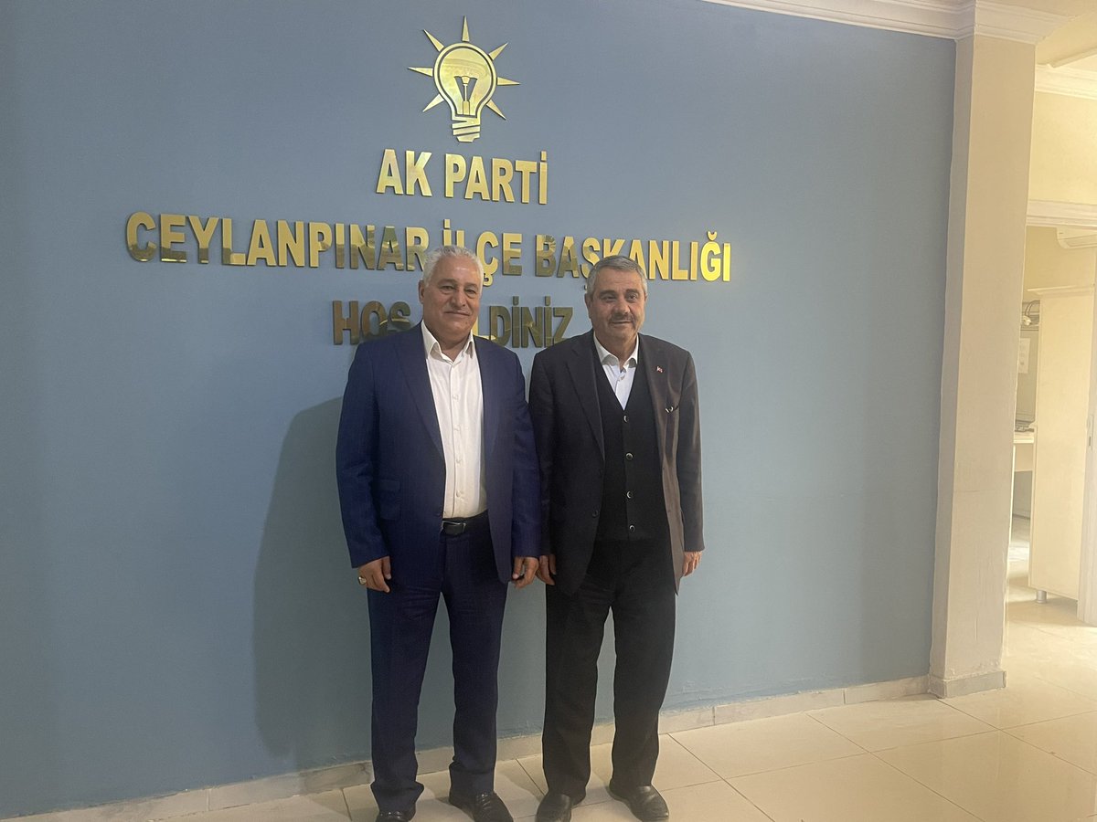ArsanAslan's tweet photo. 📍Viranşehir 
📍Ceylanpınar 
📍Akçakale 
📍harran 
📍Eyyübiye
AK Parti ilçe başkanlarımızı makamında ziyaret ettik.
İlgi ve alakalarından dolayı teşekkür ederiz. https://t.co/lWSdMGqMMi