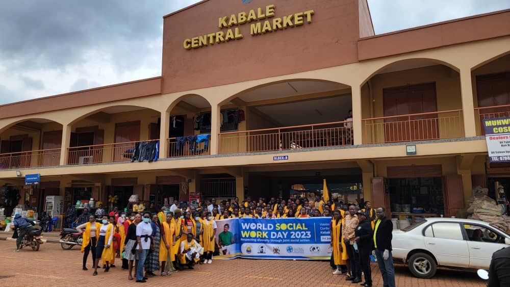 FASS_KAB's tweet photo. Today we celebrated the World Social Work day in style in Kabale city as we cleaned neighbourhoods. With collective action we can achieve much.  @kabuniversity @kab_eng_society @HultKabale @alexatweme @AfricaResilient @RobertKakuru10 @felixmugizi @safari2uganda @pmldailynews https://t.co/JwfKZAfIi6