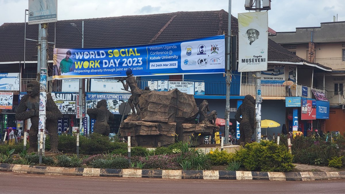 FASS_KAB's tweet photo. Today we celebrated the World Social Work day in style in Kabale city as we cleaned neighbourhoods. With collective action we can achieve much.  @kabuniversity @kab_eng_society @HultKabale @alexatweme @AfricaResilient @RobertKakuru10 @felixmugizi @safari2uganda @pmldailynews https://t.co/JwfKZAfIi6