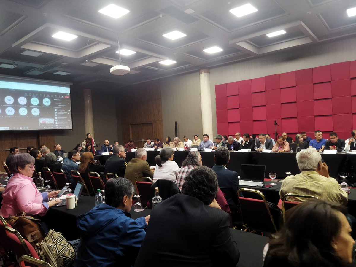 sintrabienesta3's tweet photo. Nuestra Presidenta Nacional @AnaMariaArev y Asesor Winston Petro @winston_petro delegados oficiales de @cutcolombia en la mesa de Negociación  Estatal 2023. 
VIVA LA UNIDAD DE LOS TRABAJADORES - VIVA SINTRABIENESTAR https://t.co/ujhqn3dlAt