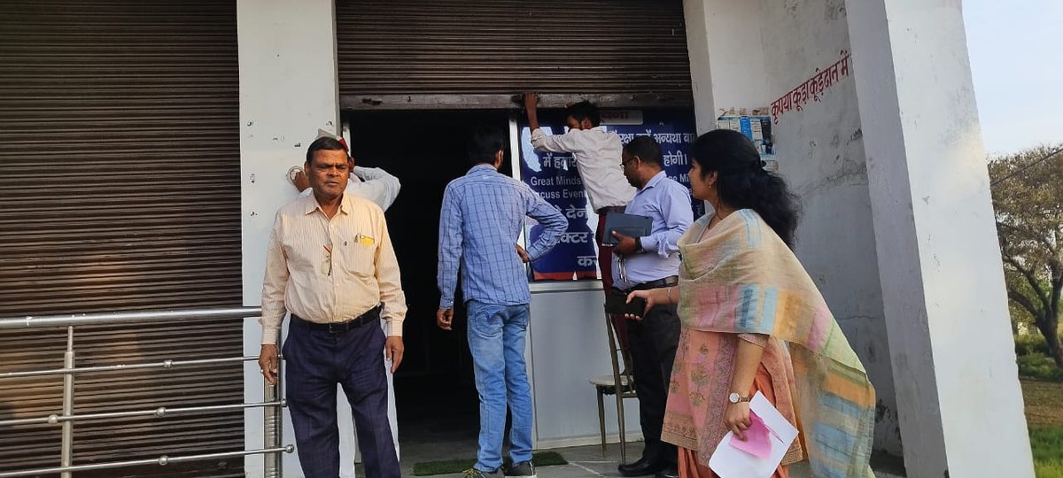 डीएम अलीगढ़ श्री इन्द्र विक्रम सिंह के निर्देश पर एसडीएम इगलास ने आज स्वास्थ्य विभाग की टीम के साथ विभिन्न हॉस्पिटल, का औचक निरीक्षक कर लाइसेंस,डॉक्टर की उपलब्धता,पैशेंट का रिकार्ड, वायोमेडिकल बेस्टआदि को देखा,अनियमितता मिलने पर अस्पताल को बंद कर नोटिस जारी किया गया.<a href="/Dm_Aligarh/">DM ALIGARH</a>