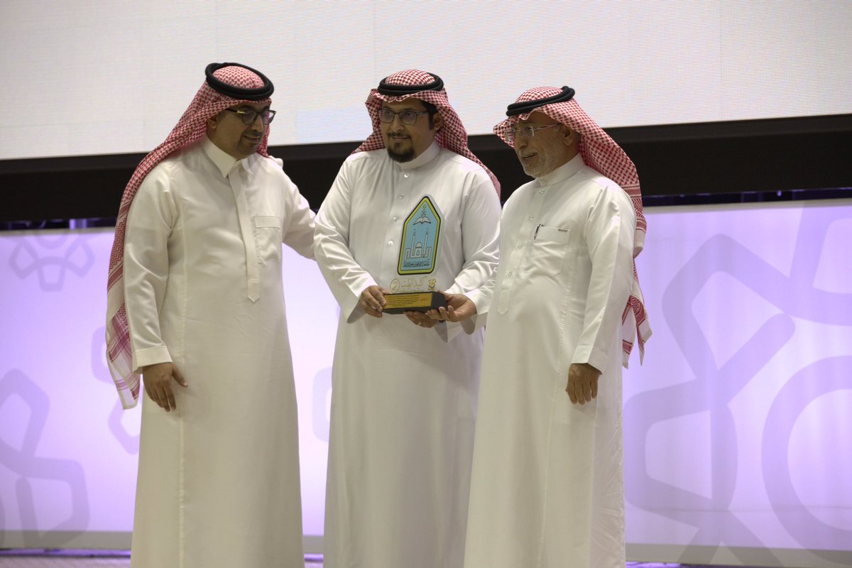 dr_kalhussaini's tweet photo. ولله الحمد…
تشرفت بتكريم معالي رئيس الجامعة @Ahmed_Alaameri1 في حفل الاحتفاء بمرور ١٥ عاما على إنشاء @med_imsiu 
نسأل الله التوفيق ومستمرون في خدمة وطننا الغالي…
🇸🇦لتحقيق تطلعات قيادتنا
🇸🇦استكمال اهداف رؤيتنا 
🇸🇦خدمة مجتمعنا
مع الشكر الجزيل لسعادة @TALASBALI 
#طب_الإمام_١٥_عام https://t.co/J56eFZoXNz
