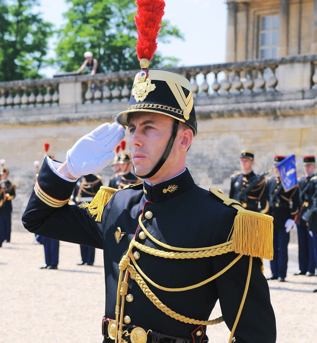 « C'est non pas à nous Seigneur, mais à ton nom que tu dois rapporter la gloire de nos actions » 

Devise d' Arnaud Beltrame  

#ArnaudBeltrame