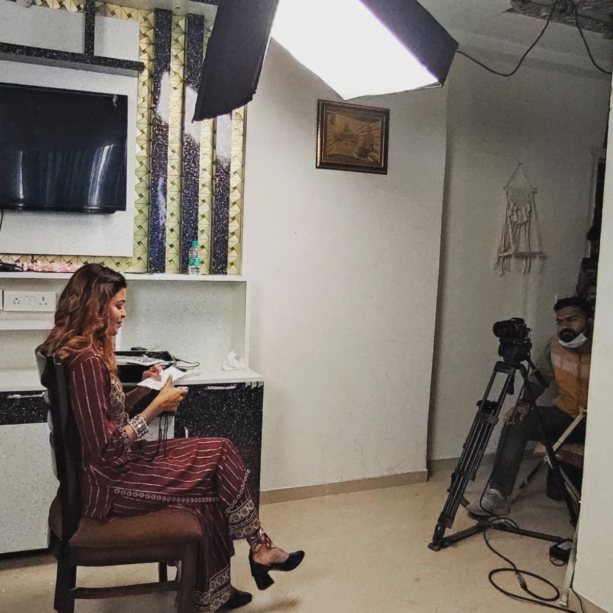 Delmumfilms's tweet photo. ADVERTISEMENT SHOOT 🎥 🤌🏻

productshoot #photography #corporateshoot #corporatefilm #corporate #delmumproduction #delmum #productionhouse #production #shootindelhi #videoproduction https://t.co/6ZOWk0tsIt