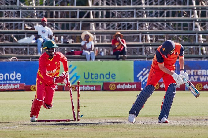 ZTNPrime's tweet photo. TENSE!

#2ndODI UPDATE- 253/9

Netherlands need 19  runs from 6 balls.

Who is winning this one?

#GetThePicture #ZIMvNED  #ICCSuperLeague #ZTNSport #FillUpHSC https://t.co/IWpWi8gFjk