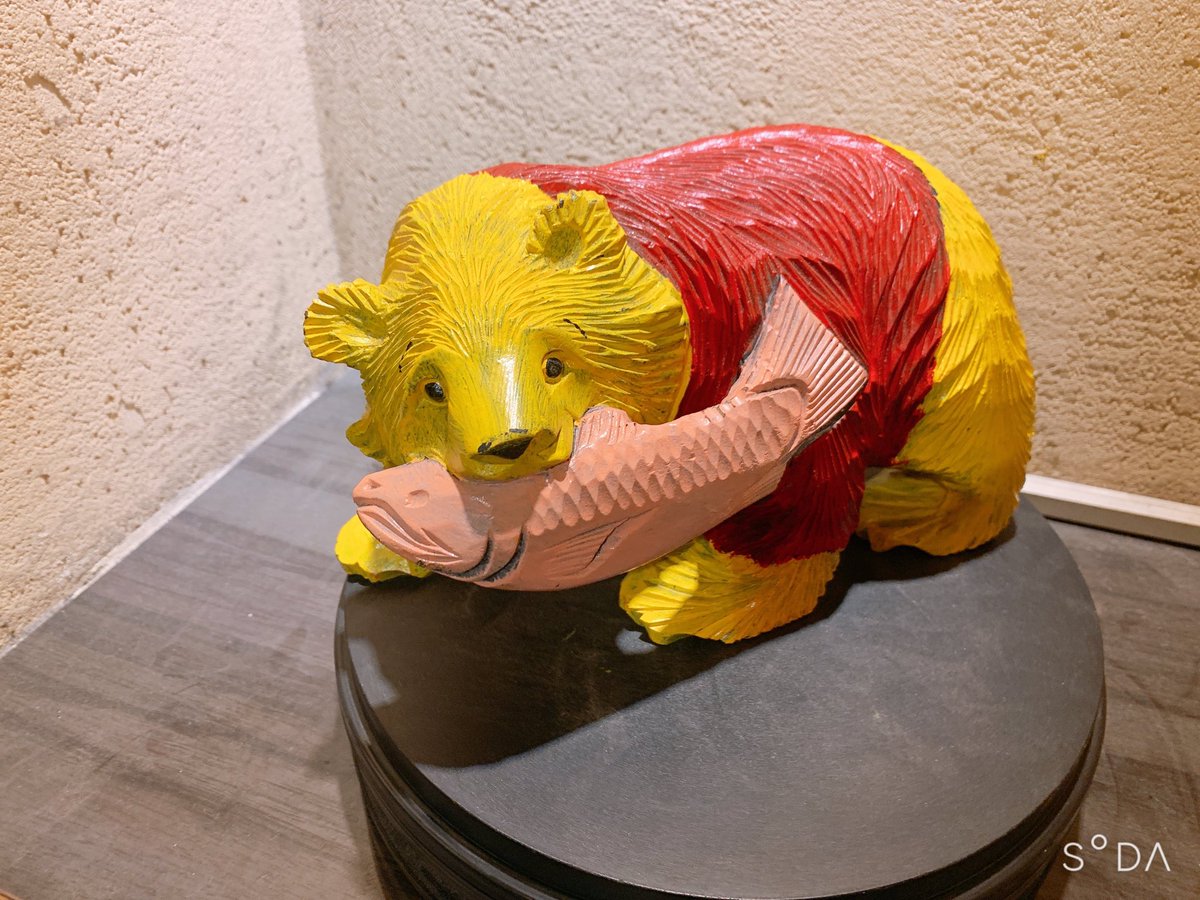 木彫りのプーさん。 https://t.co/Zfs8CSBRZE