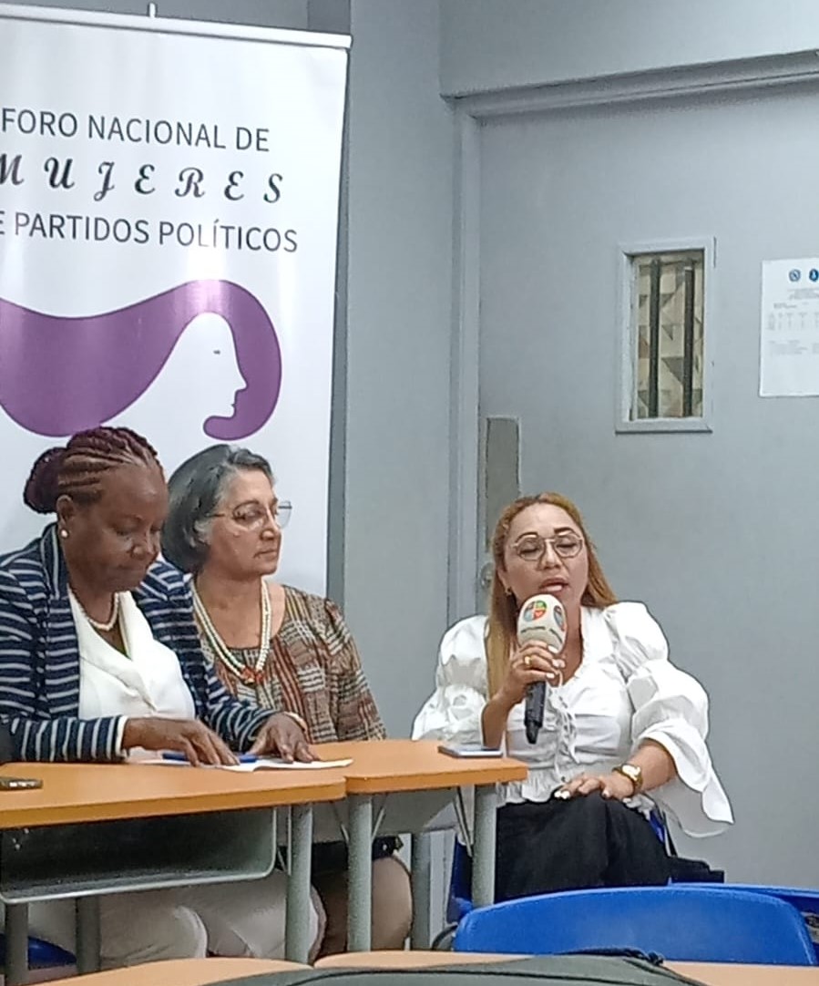 El Foro Nacional de Mujeres de Partidos Políticos #FONAMUPP, se hizo presente a través de su presidenta Dalila Mosquera, Elia López de Tulipano y Yuzaida Marín.
#másmujeresmejordemocracia
#MásMujeresEnPolítica
#mujeresempoderadas
