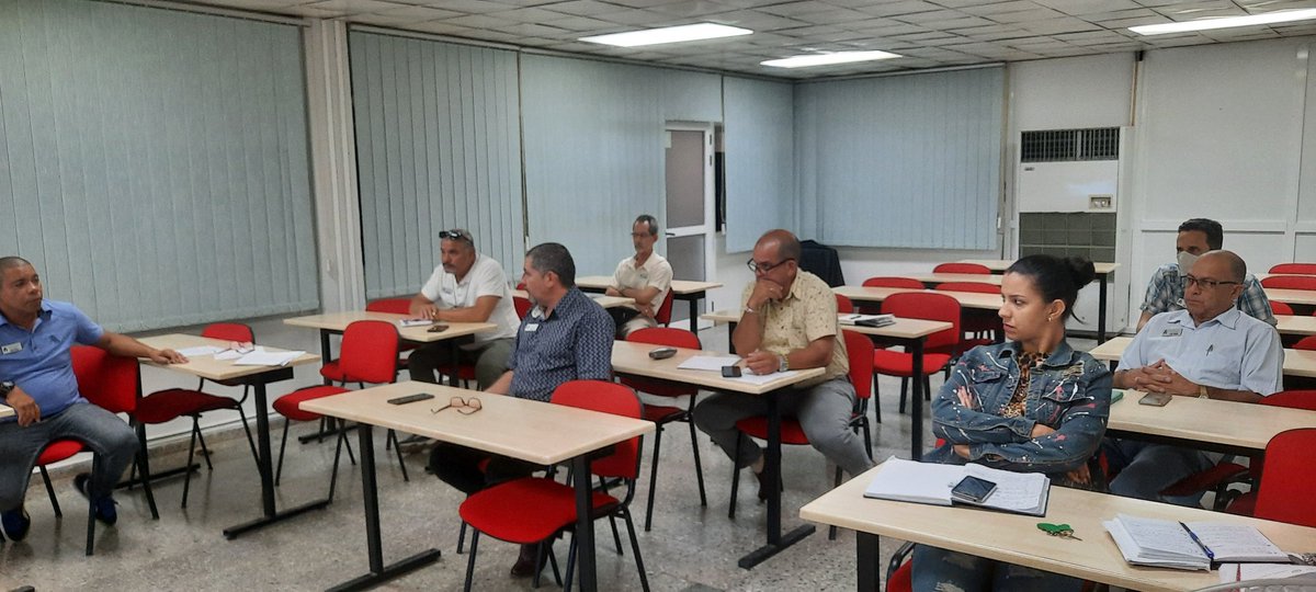MPerazaH's tweet photo. Debatida y aprobada en Consejo Técnico Asesor, la Politica de Gestión Energ��tica de @AcinoxComercial, en busca de la eficiencia y energías limpias. https://t.co/wILzqbdDuX