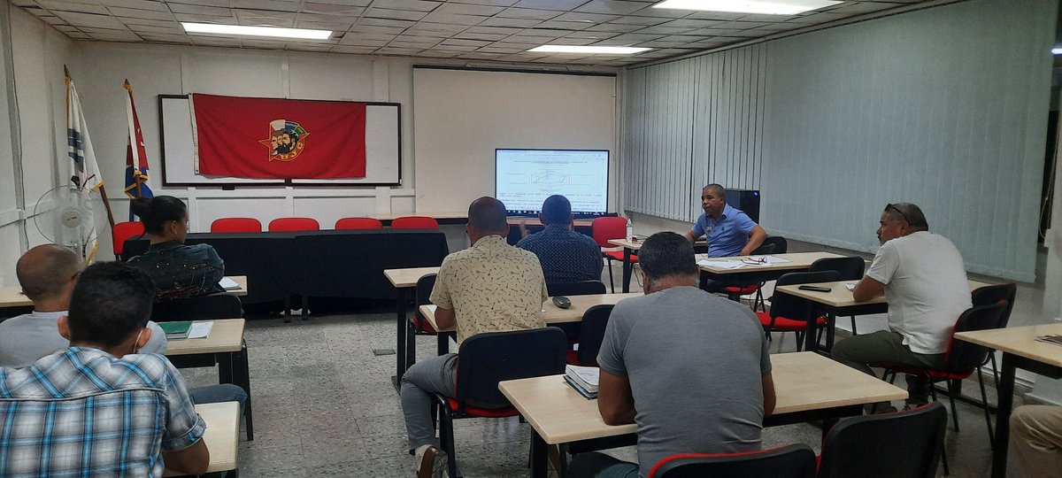 MPerazaH's tweet photo. Debatida y aprobada en Consejo Técnico Asesor, la Politica de Gestión Energ��tica de @AcinoxComercial, en busca de la eficiencia y energías limpias. https://t.co/wILzqbdDuX