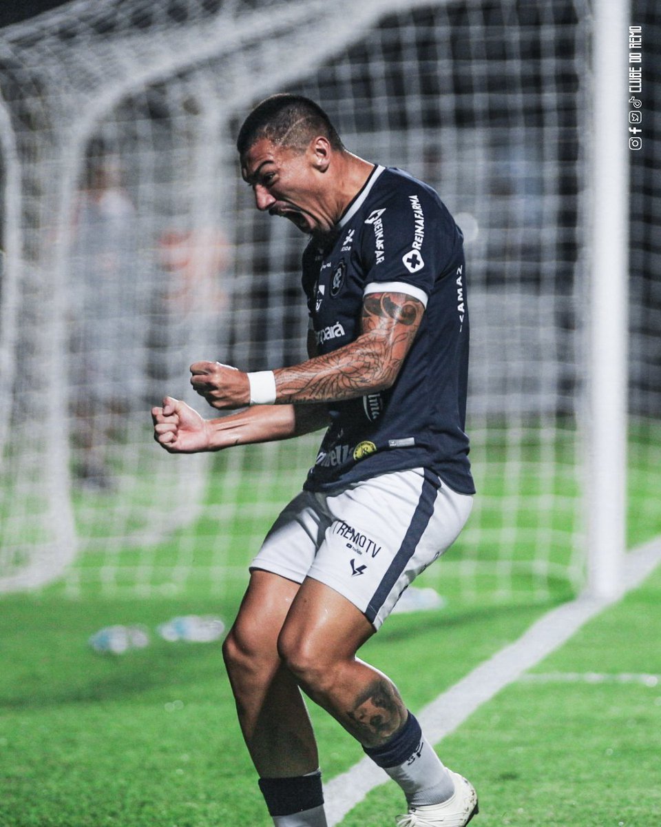 ClubeDoRemo's tweet photo. Meu volante Richard BRABO Franco! Joga y joga 🔥🦁

📸 Samara Miranda/Remo
#OReiDaAmazônia #CopaVerde2023 #REMxSEC https://t.co/a5kdlDgANX
