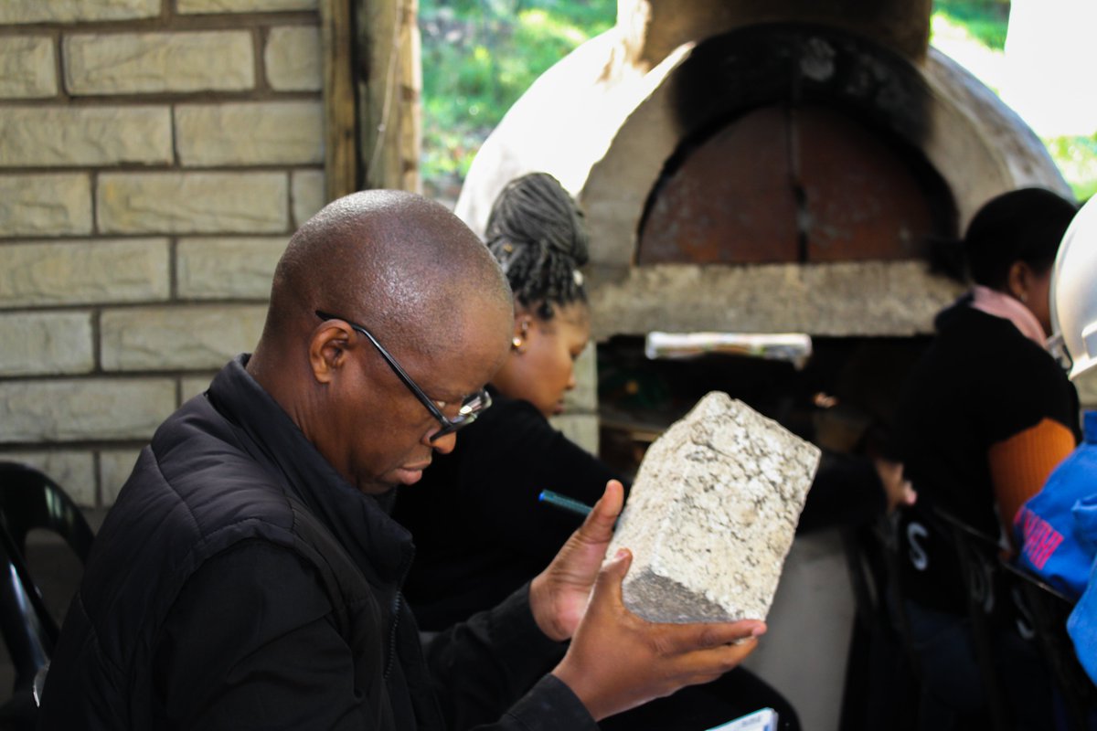 riseint_org's tweet photo. 1/3: Last week on 15th March the #riseint team was part of a workshop organized by the Morija Heritage team constructing a hempcrete house in Morija. We were alongside students from Lerotholi Polytechnic and the Limkokwing University of Creative Technology. https://t.co/SHoeSeMTqI